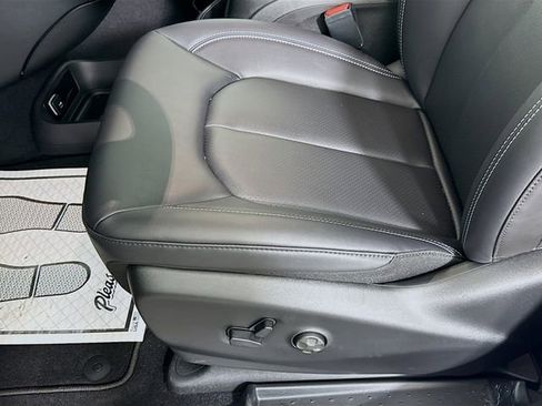 New 2026 Chrysler Voyager LX image 18