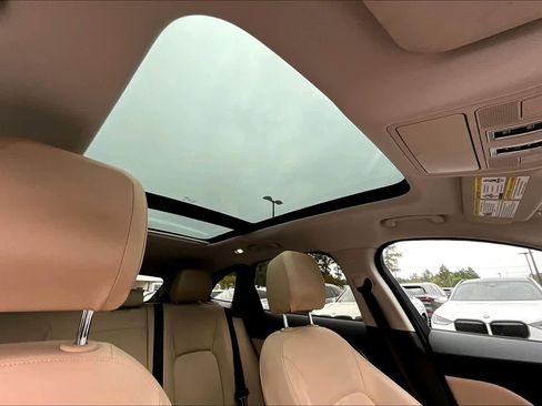 Used 2018 Jaguar F-PACE Premium image 13