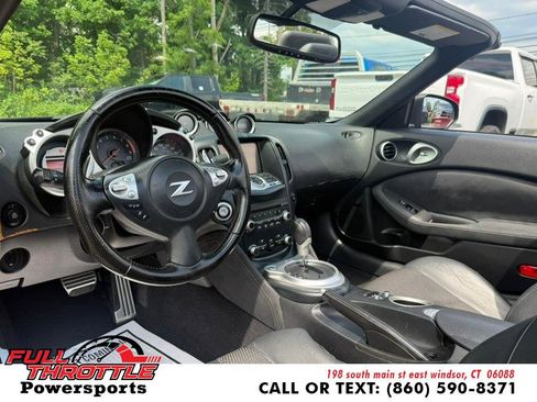 Used 2010 Nissan 370Z Touring RWD image 12