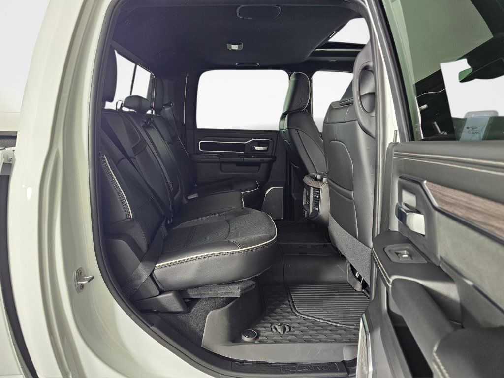 New 2026 RAM 3500 Laramie AWD/4WD image 38