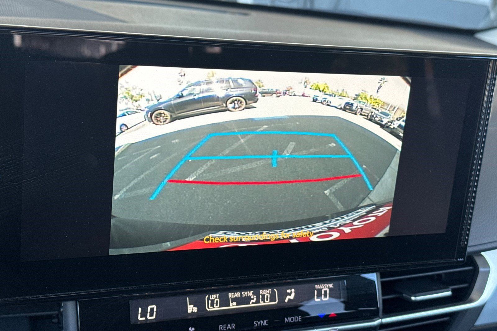 Used 2026 Toyota Sienna XLE FWD image 21