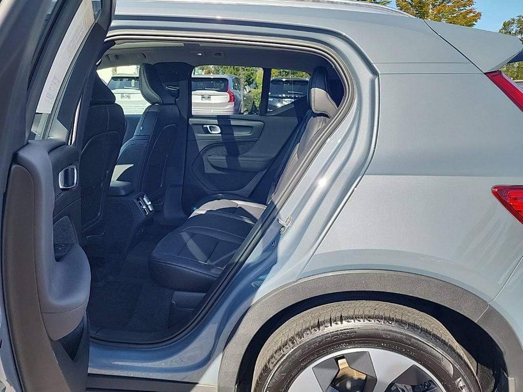 Certified 2023 Volvo XC40 B5 Plus w/ Driver Assist Package AWD/4WD image 14