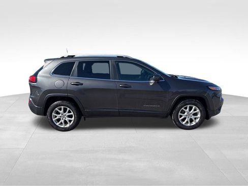 Used 2017 Jeep Cherokee Latitude w/ Safety/Convenience Group image 6