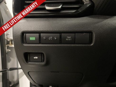 Used 2024 Nissan Sentra SV FWD image 33
