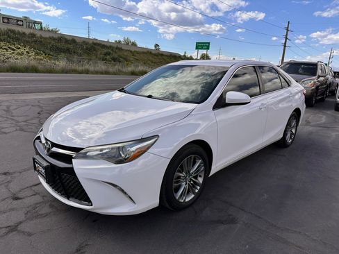 Used 2016 Toyota Camry SE FWD image 2