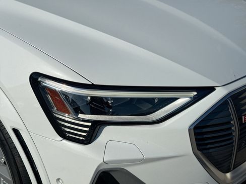 Used 2023 Audi e-tron S Premium Plus image 35