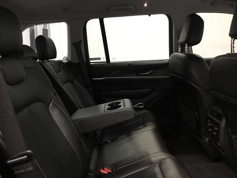 Used 2023 Jeep Grand Cherokee Limited w/ Luxury Tech Group II AWD/4WD image 20
