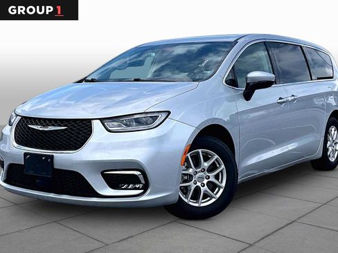 Used 2023 Chrysler Pacifica Touring-L FWD image 1