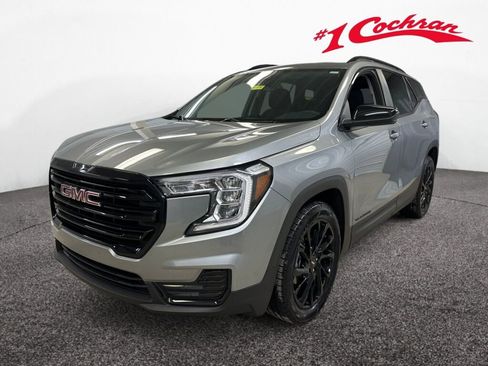 Used 2023 GMC Terrain SLE w/ Driver Convenience Package image 2
