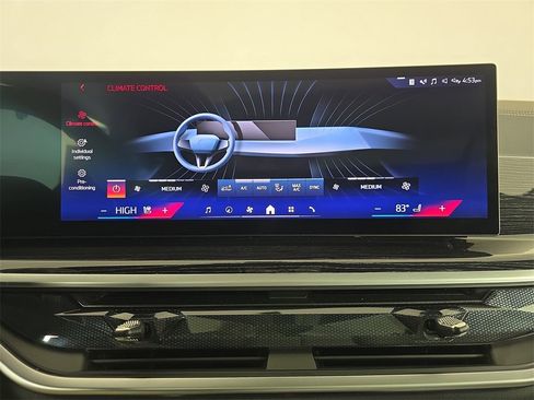 Certified 2025 BMW X5 xDrive40i w/ M Sport Package image 24