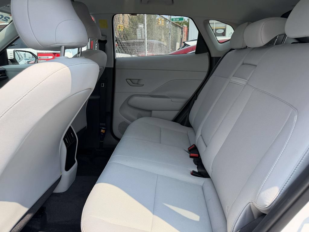 Certified 2025 Hyundai Kona SEL AWD/4WD image 13