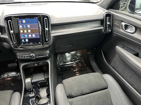 Certified 2023 Volvo C40 P8 Recharge Ultimate image 16