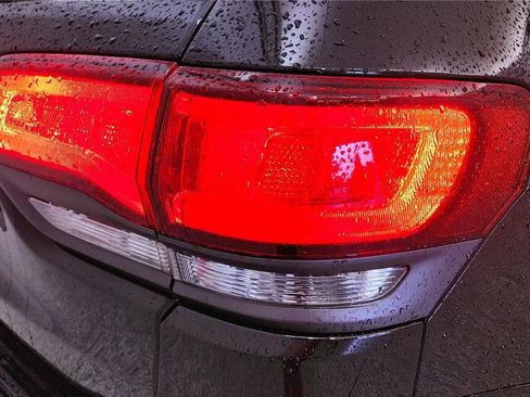 Used 2021 Jeep Grand Cherokee High Altitude AWD/4WD image 15