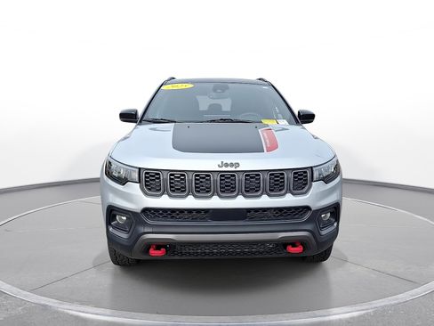 Used 2025 Jeep Compass Trailhawk w/ Sun & Sound Group AWD/4WD image 3