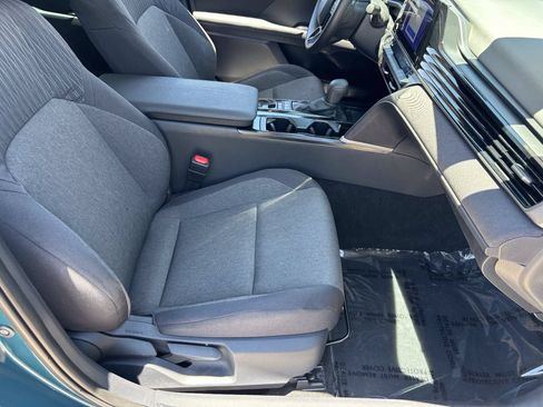 Used 2025 Toyota Camry LE w/ Convenience Package FWD image 9
