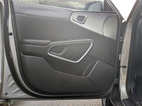 Used 2023 Kia Soul S image 11