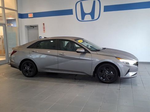 Certified 2023 Hyundai Elantra SEL image 2