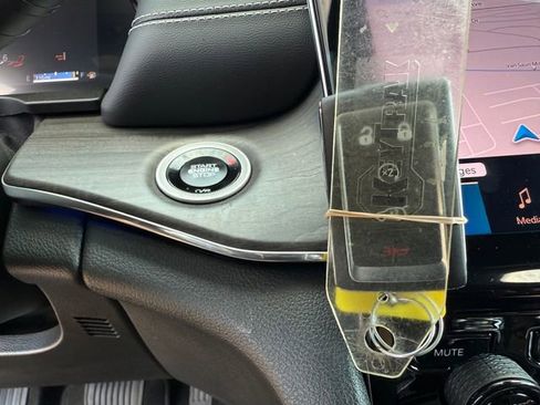 New 2025 Jeep Grand Cherokee Overland w/ Luxury Tech Group IV image 34