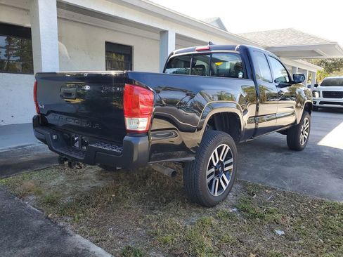 Used 2016 Toyota Tacoma SR image 5