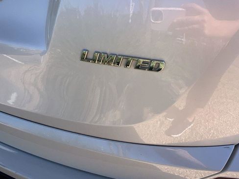 Used 2018 Toyota RAV4 Platinum image 9