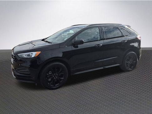 Used 2024 Ford Edge SE w/ Black Appearance Package image 2