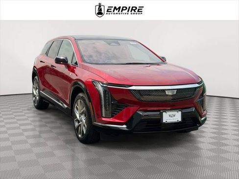 Used 2025 Cadillac Optiq Luxury 1 w/ LPO, Floor Liner Package AWD/4WD image 1