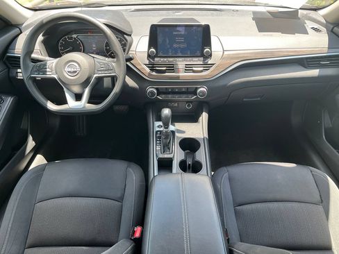 Used 2025 Nissan Altima 2.5 SV FWD image 22