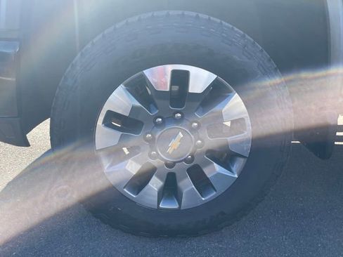 Used 2024 Chevrolet Silverado 2500 Custom w/ Custom Value Package image 6