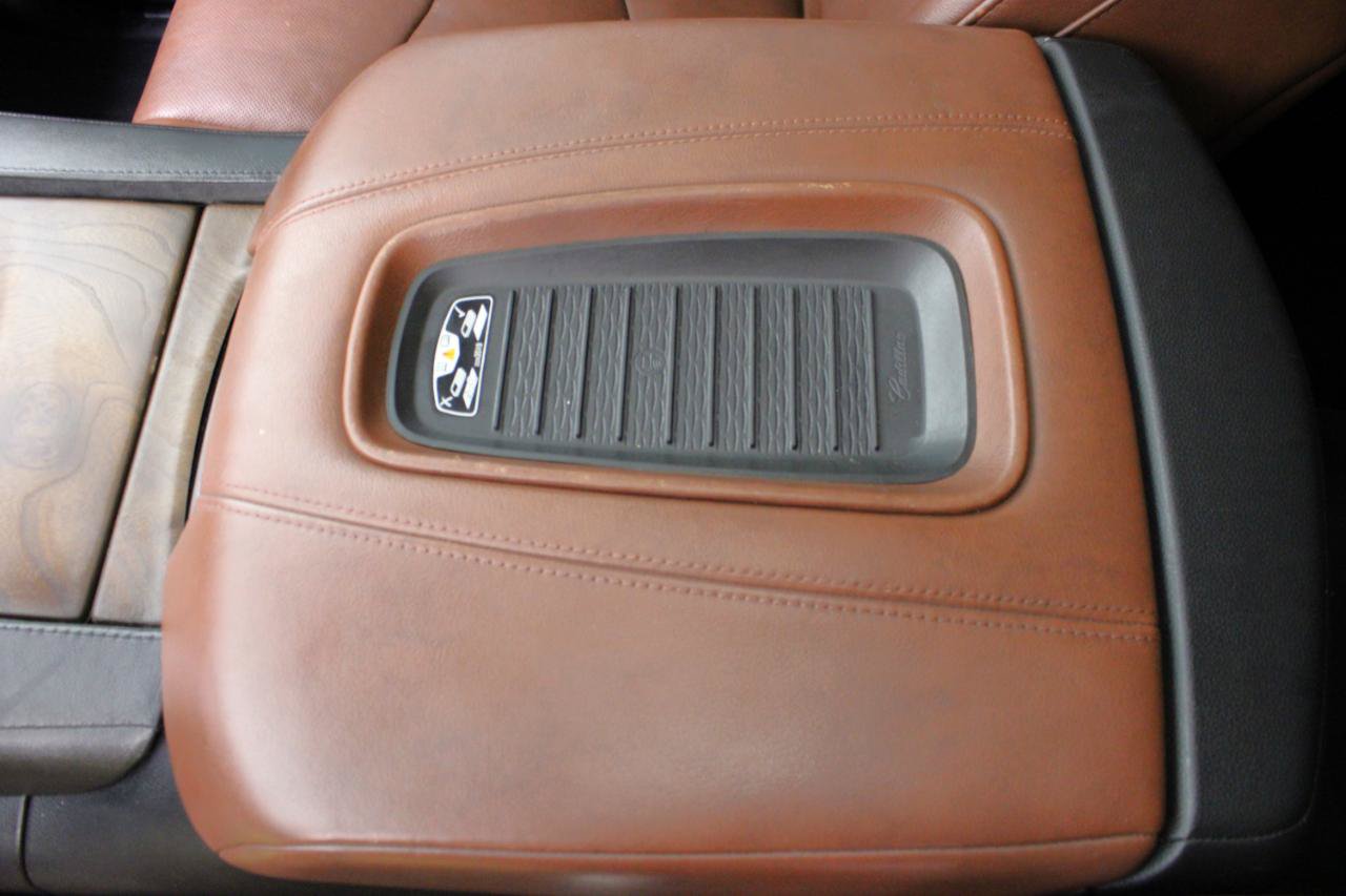 Used 2019 Cadillac Escalade ESV Luxury RWD image 69