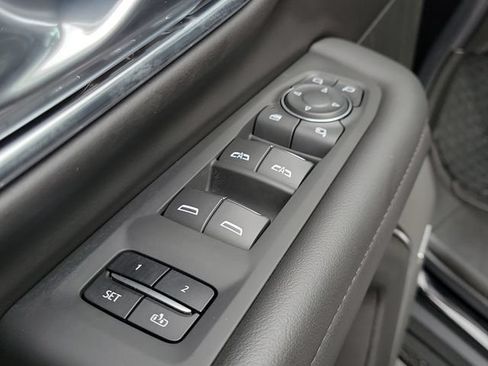 Used 2023 Chevrolet Tahoe High Country AWD/4WD image 10