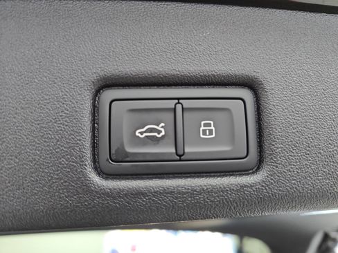 New 2025 Audi SQ5 Prestige image 13