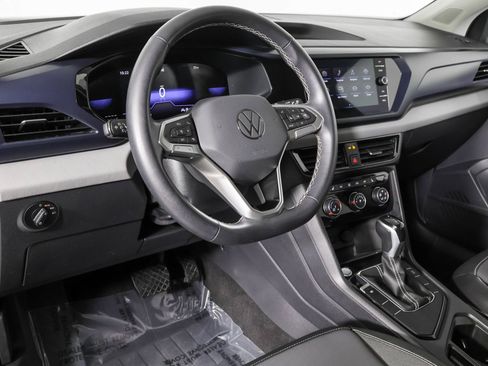 Used 2023 Volkswagen Taos SE FWD image 4