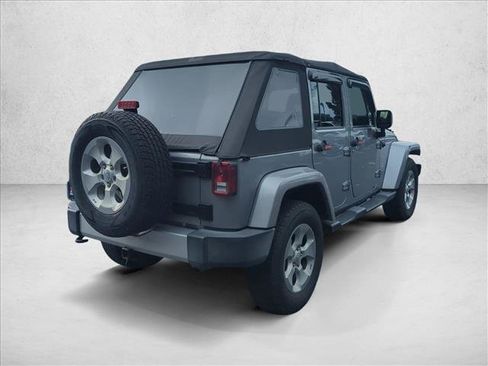 Used 2015 Jeep Wrangler Unlimited Sahara w/ Connectivity Group AWD/4WD image 5