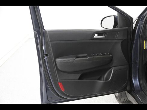 Used 2020 Kia Sportage LX w/ LX Popular Package image 4