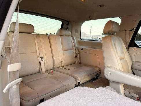 Used 2007 Cadillac Escalade AWD w/ Information Package image 26