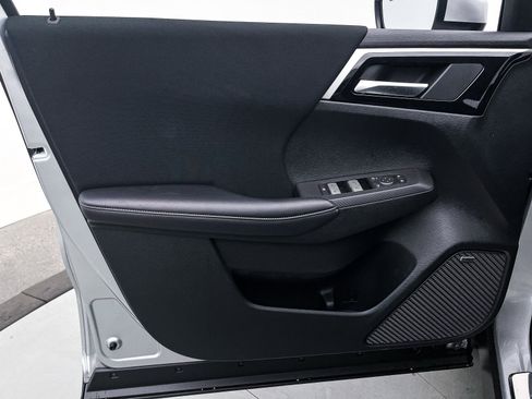 New 2025 Mitsubishi Outlander ES image 9