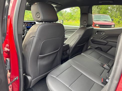 Used 2024 Chevrolet Colorado LT w/ LT Convenience Package III AWD/4WD image 16