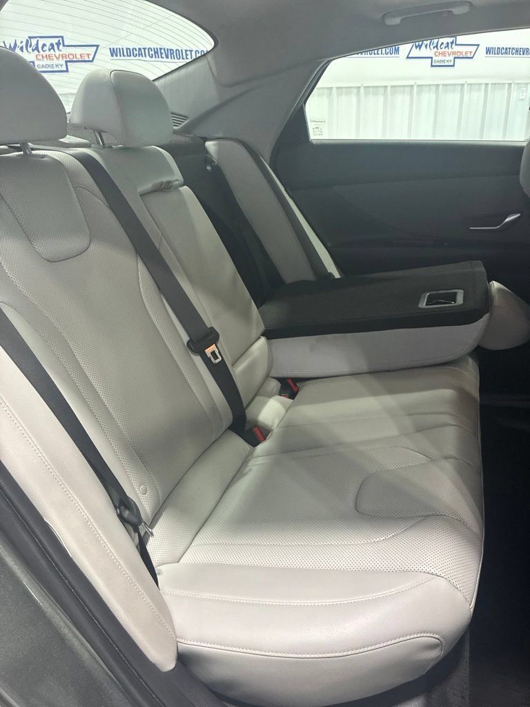 Used 2025 Hyundai Elantra Limited FWD image 32