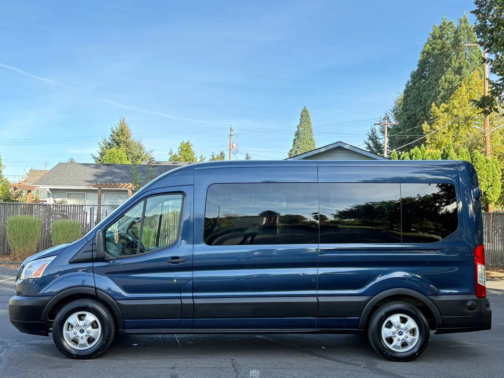 Used 2019 Ford Transit 350 XLT RWD image 2
