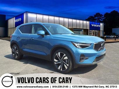 New 2025 Volvo XC40 B5 Plus w/ Protection Package Premier