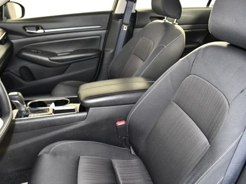 Used 2024 Nissan Altima 2.5 SV FWD image 37