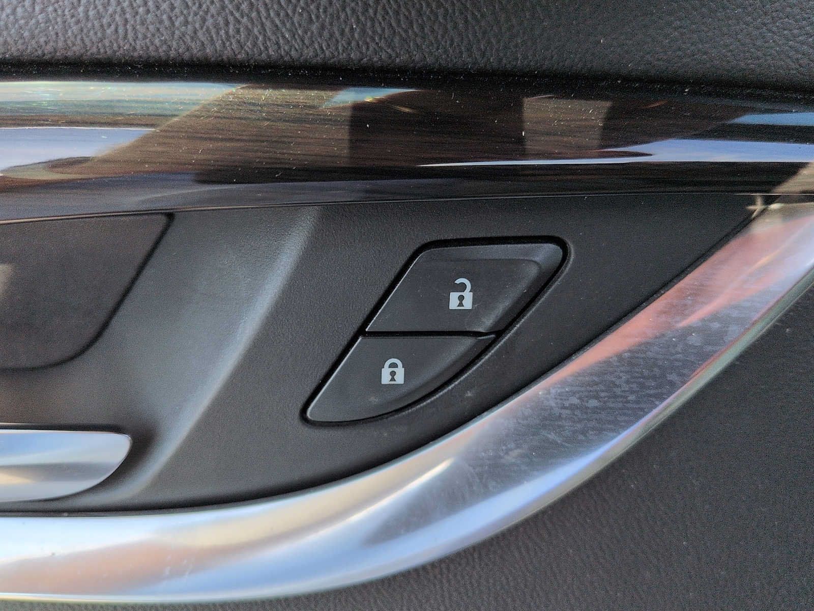 Used 2023 Buick Enclave Essence FWD image 13