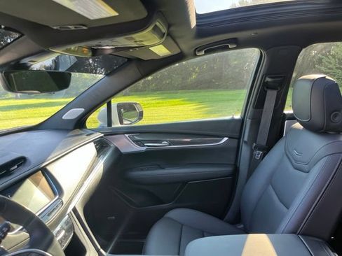 Certified 2025 Cadillac XT5 Sportv w/ Technology Package AWD/4WD image 18