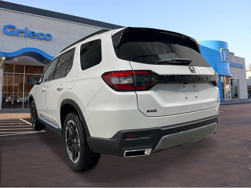 New 2026 Honda Pilot Touring image 3