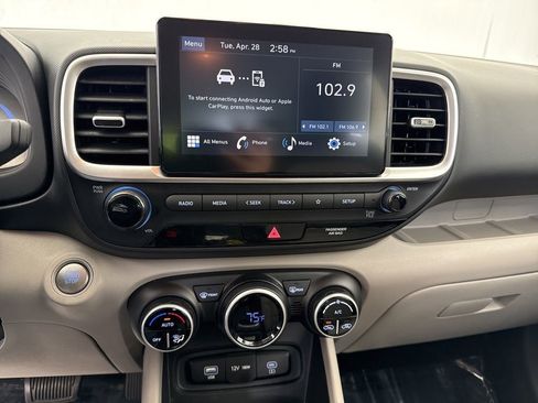 Used 2025 Hyundai Venue SEL FWD image 23