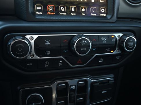 Used 2023 Jeep Gladiator Sport image 20