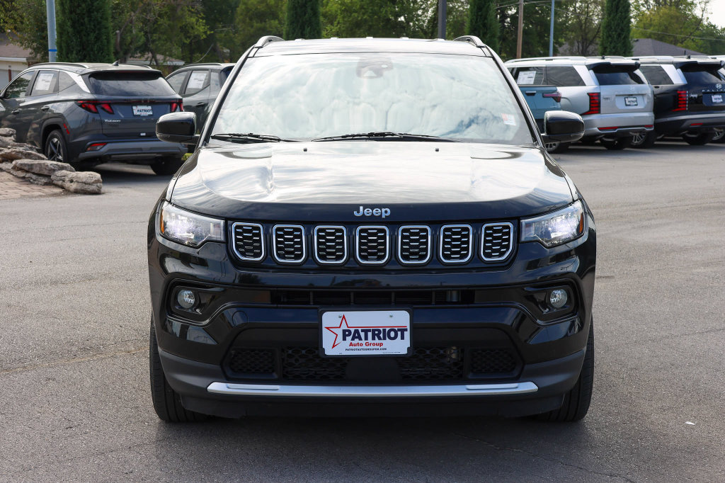 Used 2025 Jeep Compass Limited AWD/4WD image 2