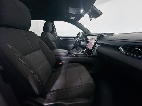 Used 2025 GMC Acadia Elevation image 32