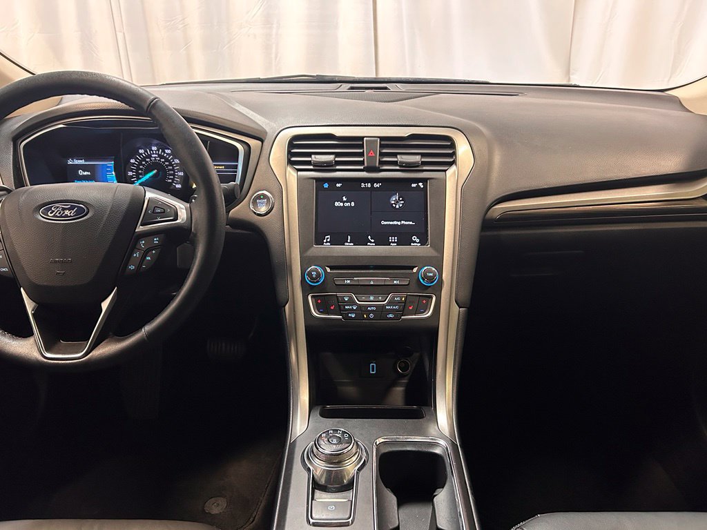 Used 2018 Ford Fusion SE w/ Fusion SE Technology Package FWD image 17