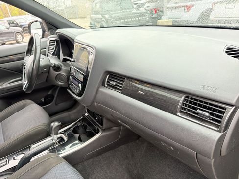 Used 2018 Mitsubishi Outlander LE FWD image 18
